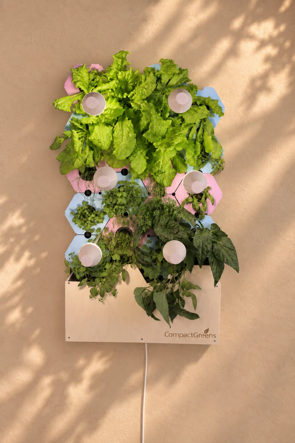 CompactGreens Garden mit 18 Pflanzenplätzen